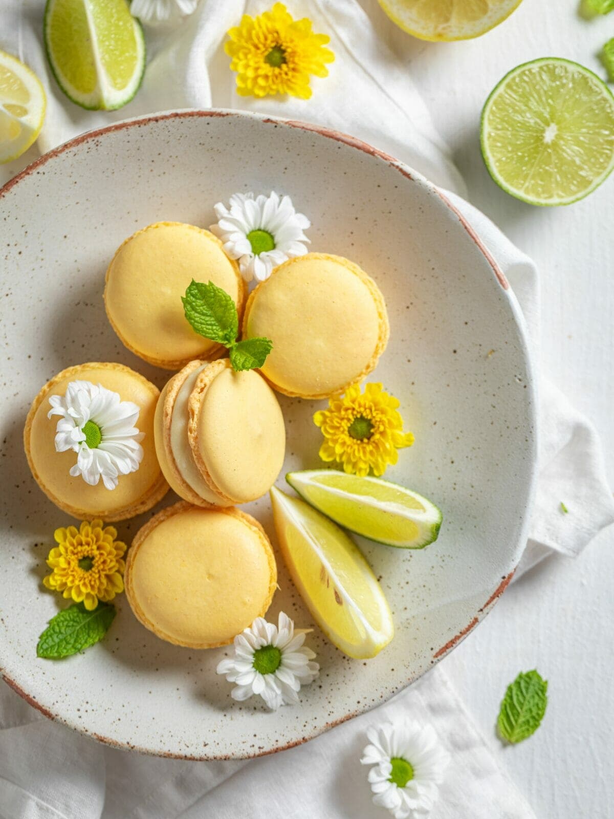 Sidrunimaitselised makroonid