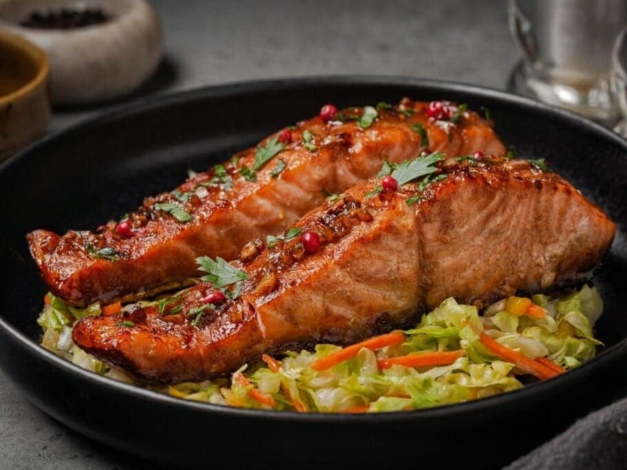 Lõhefilee mee-küüslaugu glasuuriga