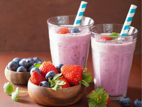 Maasika-mustika smuuti