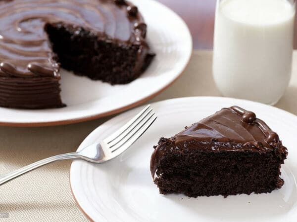 Hapukoorekook kakaoglasuuriga