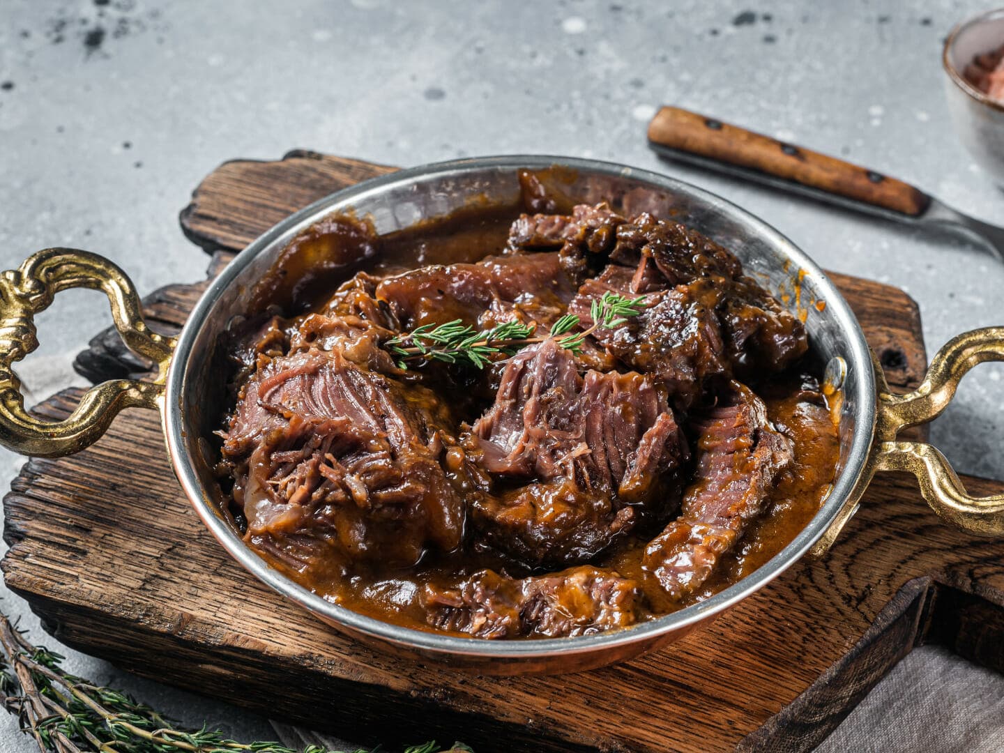 Aeglaselt küpsetatud veisepõsk punase veini kastmes