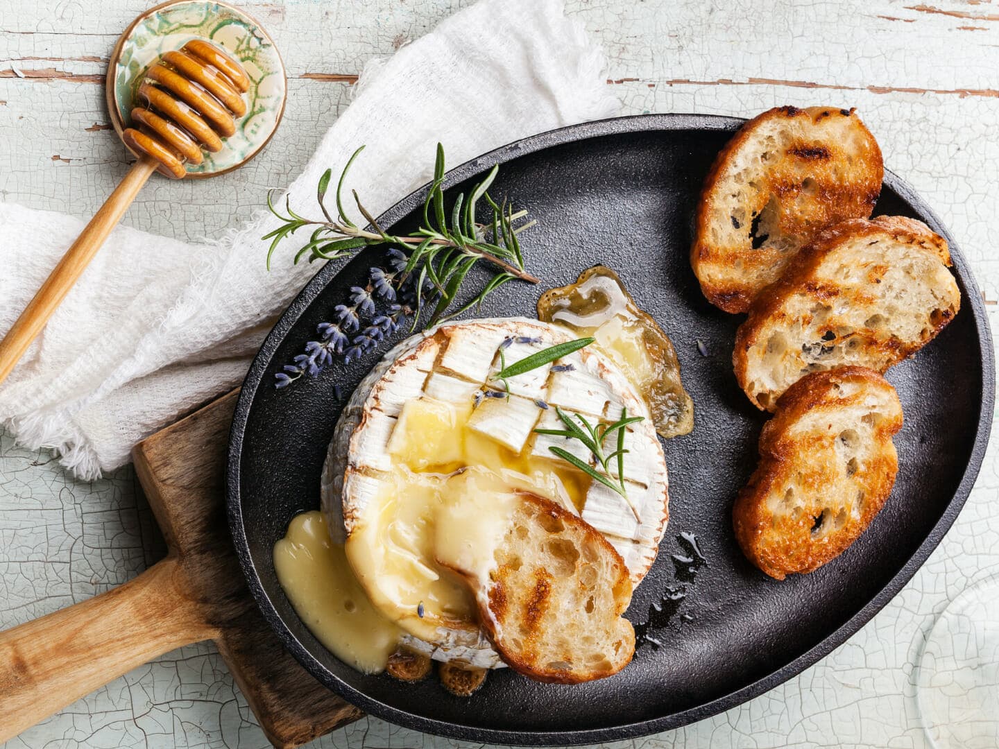 Ahjus küpsetatud Camembert juust ehk Camembert au four