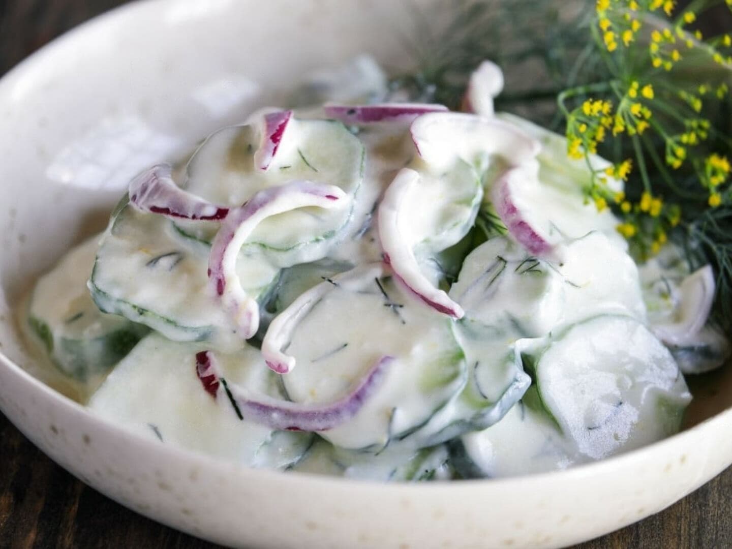 Koorene kurgisalat sibulaga