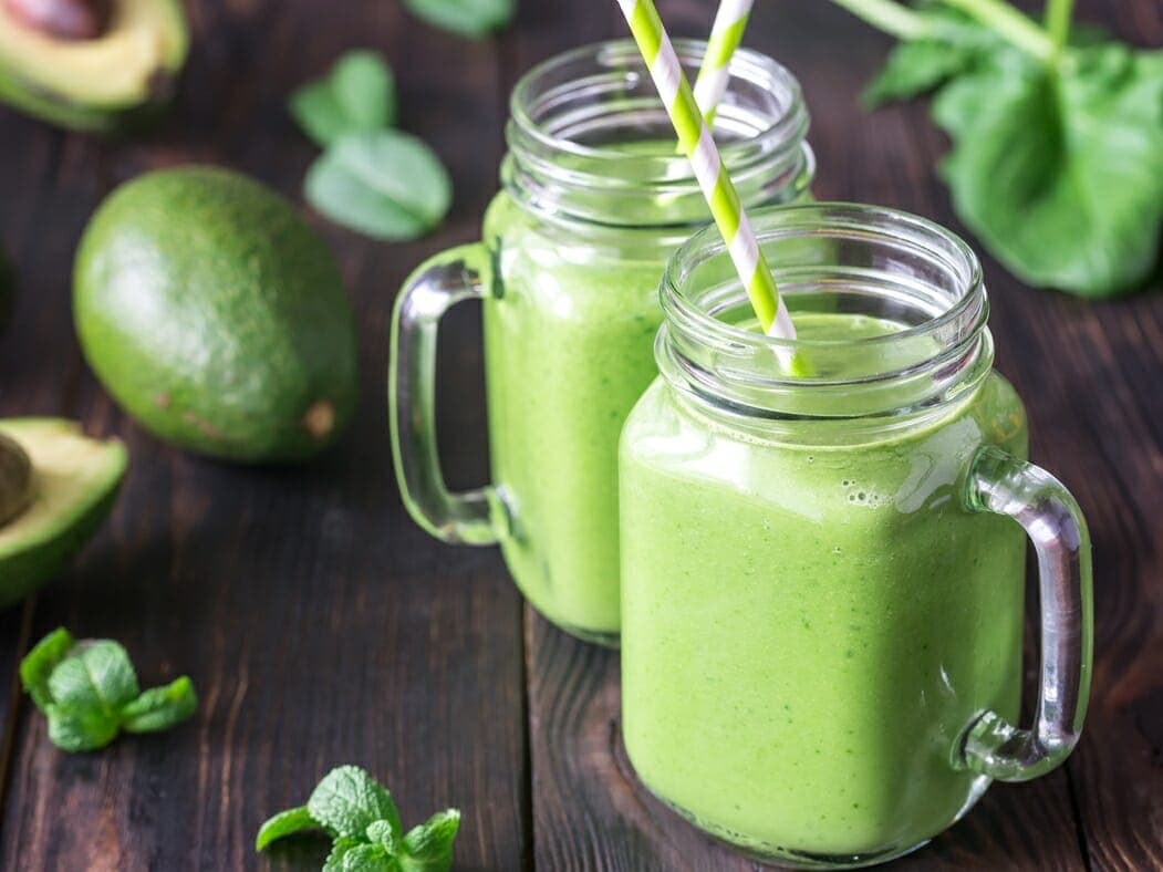 Avokaado-spinati-banaani smuuti
