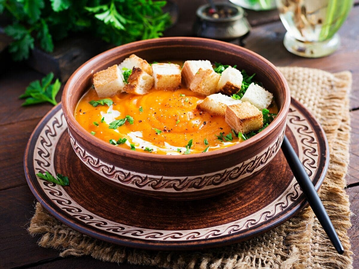 Kreemjas kõrvitsapüreesupp kaneelikrutoonidega