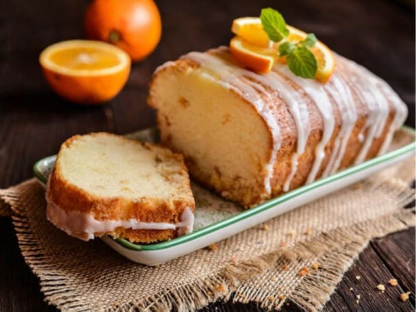 Apelsinikeeks glasuuriga